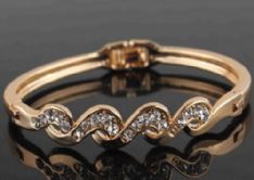 18k Gold Plated Twist Clear Austrian Crystal Wrist Bracelet Bangle Jewelry